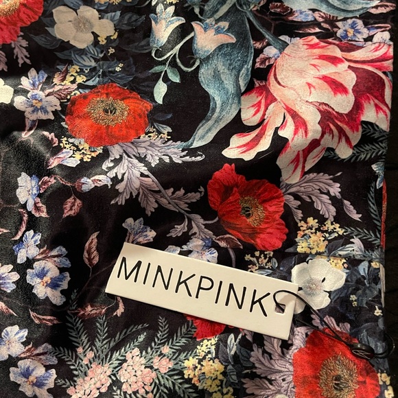 MinkPink mini skirt size medium NWT NEVER WORN! Boho style, silk - Picture 2 of 3